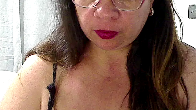 Snapshot of luciana69hot chatting on November 6, 11:42 pm luciana69hot online show from November 6, 11:42 pm