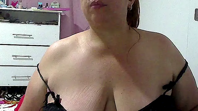 Snapshot of luciana69hot chatting on February 6, 9:55 pm luciana69hot online show from February 6, 9:55 pm