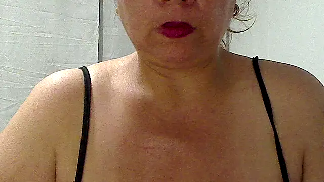 Snapshot of luciana69hot chatting on November 11, 9:09 pm luciana69hot online show from November 11, 9:09 pm