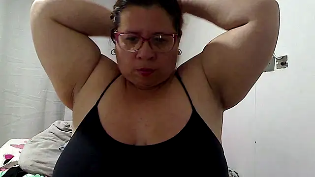 Snapshot of luciana69hot chatting on June 19, 1:28 pm luciana69hot online show from June 19, 1:28 pm