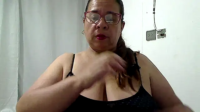 Snapshot of luciana69hot chatting on June 27, 8:48 pm luciana69hot online show from June 27, 8:48 pm