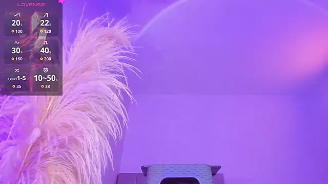 liiamluna  online show from October 31, 9:28 am