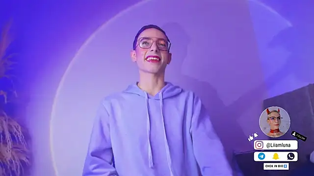 Snapshot of liiamluna_ chatting on September 23, 9:49 am liiamluna online show from September 23, 9:49 am