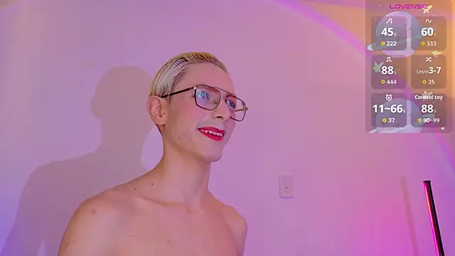 Snapshot of liiamluna_ chatting on June 5, 11:16 am liiamluna online show from June 5, 11:16 am