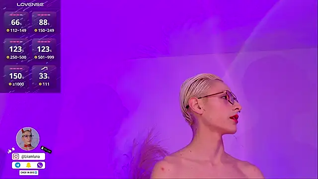 liiamluna  online show from February 3, 9:14 am