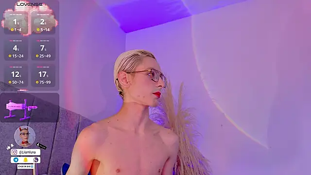 liiamluna  online show from February 26, 9:31 am