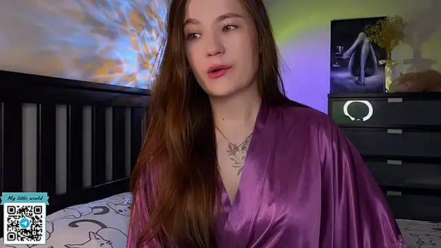 Snapshot of mia_here chatting on October 17, 1:20 am mia here online show from October 17, 1:20 am