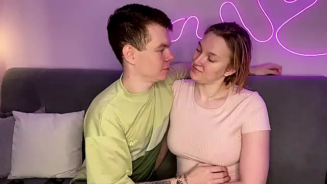 julielourens online show from November 30, 8:04 am