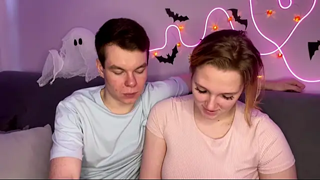 julielourens online show from October 27, 8:15 am