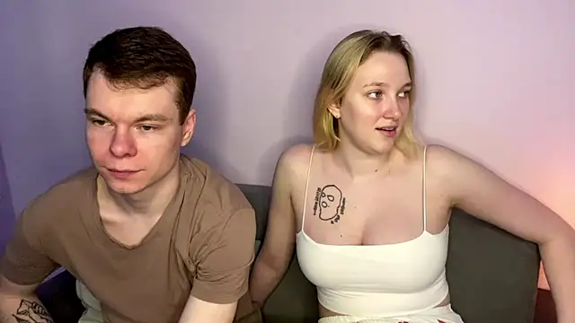 julielourens online show from April 3, 7:26 am