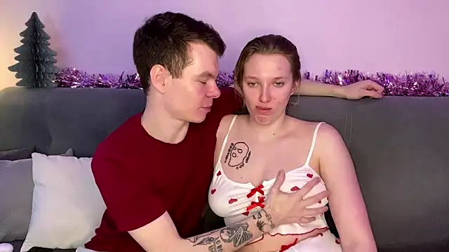 julielourens online show from December 17, 8:08 am