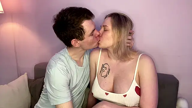 julielourens online show from May 6, 7:01 am