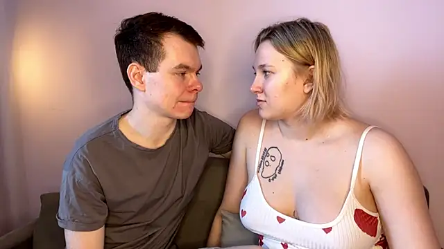 julielourens online show from February 7, 8:33 am