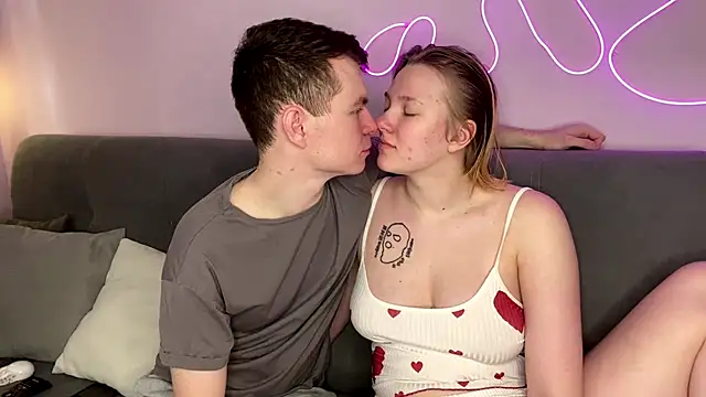 julielourens online show from November 26, 7:19 am