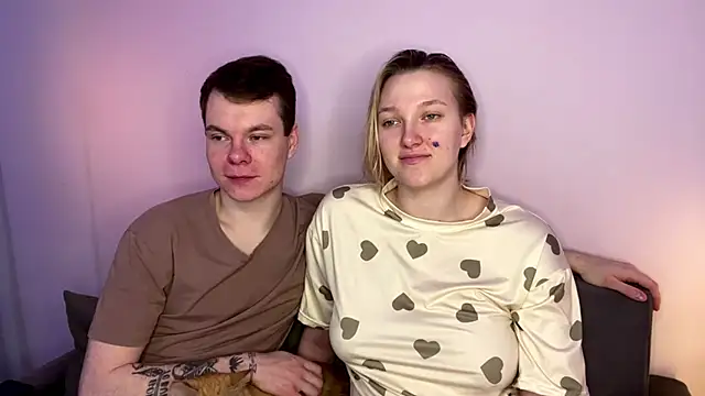 julielourens online show from February 13, 7:41 am