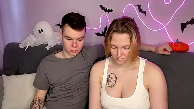 julielourens online show from November 1, 8:41 am