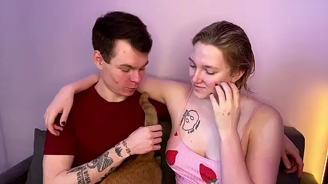 julielourens online show from February 18, 8:11 am