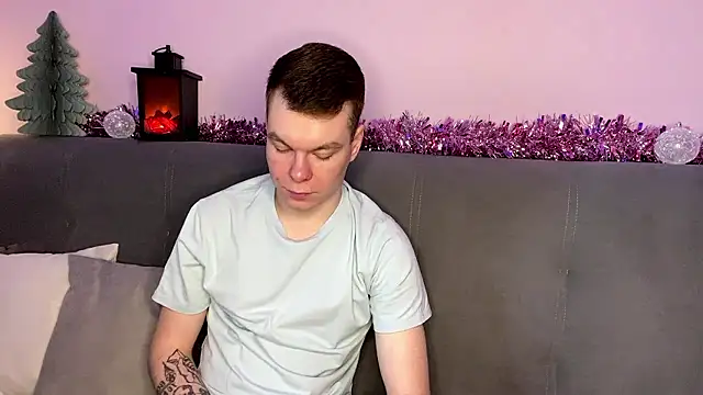 julielourens online show from January 7, 8:08 am