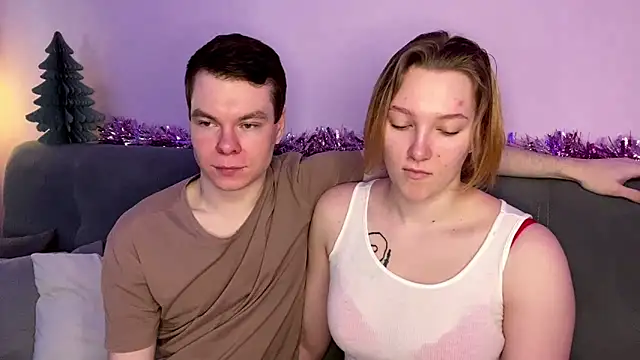 julielourens online show from December 19, 8:06 am