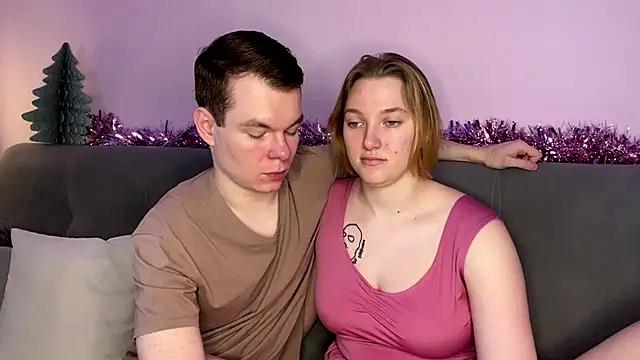 julielourens online show from December 15, 8:09 am