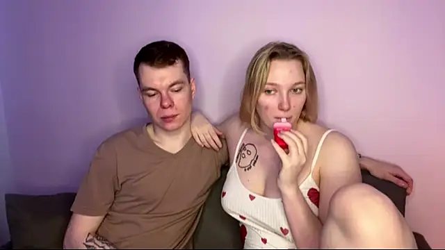 julielourens online show from March 11, 7:46 am