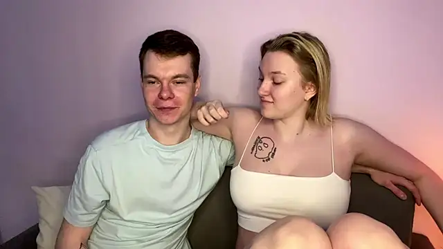 julielourens online show from April 4, 7:59 am