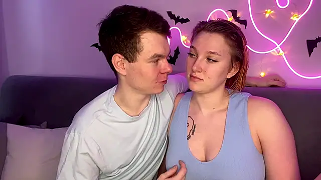 julielourens online show from October 24, 9:08 am