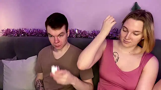 julielourens online show from December 5, 8:02 am