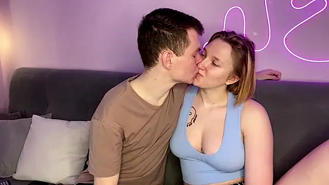 julielourens online show from December 3, 7:52 am