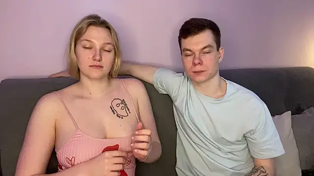 julielourens online show from February 6, 8:10 am