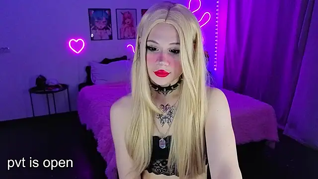 Snapshot of your_little_eva chatting on October 5, 9:49 pm your little eva online show from October 5, 9:49 pm