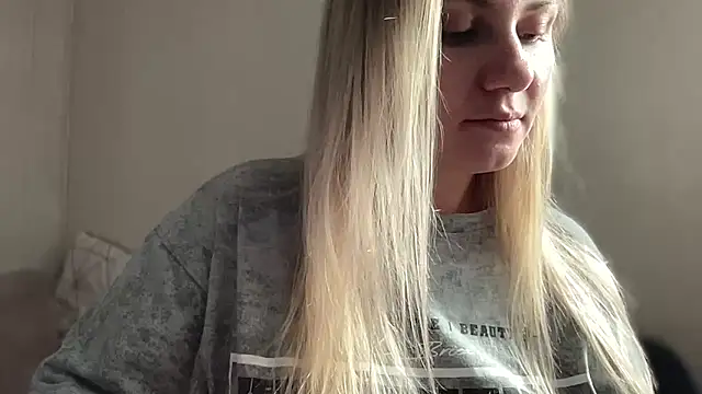 Snapshot of MonicaSweett chatting on October 7, 9:21 am MonicaSweett online show from October 7, 9:21 am