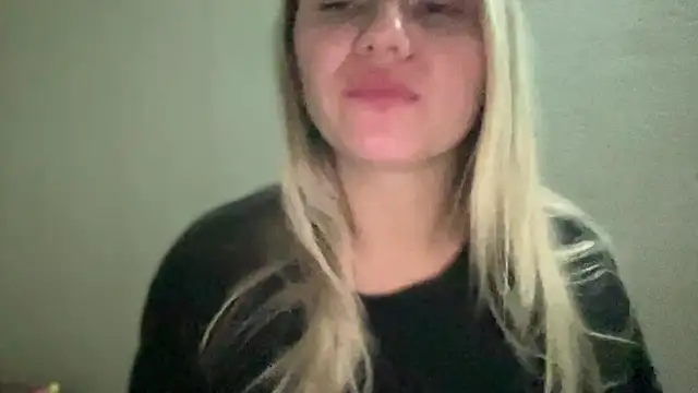 Snapshot of MonicaSweett chatting on October 2, 11:08 pm MonicaSweett online show from October 2, 11:08 pm