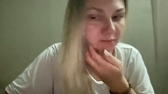 Snapshot of MonicaSweett chatting on October 13, 9:27 pm MonicaSweett online show from October 13, 9:27 pm