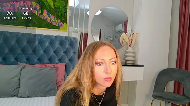 SiennaPierce online show from May 14, 11:40 am