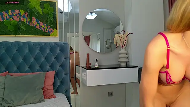 SiennaPierce online show from March 21, 5:30 am