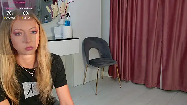Snapshot of SiennaPierce chatting on July 15, 11:39 am SiennaPierce online show from July 15, 11:39 am