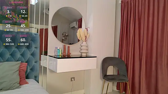 Snapshot of SiennaPierce chatting on June 29, 11:43 am SiennaPierce online show from June 29, 11:43 am