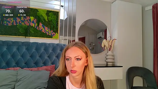 Snapshot of SiennaPierce chatting on June 12, 11:30 am SiennaPierce online show from June 12, 11:30 am