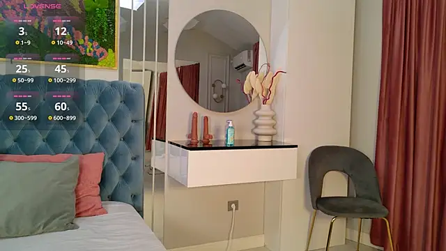 Snapshot of SiennaPierce chatting on June 14, 11:33 am SiennaPierce online show from June 14, 11:33 am