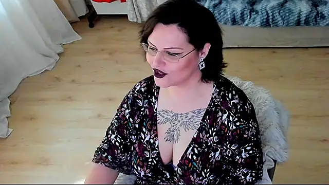 Squirt Kimm online show from June 6, 2:00 pm
