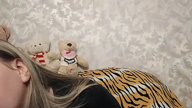 hotsteacher online show from April 30, 10:25 pm