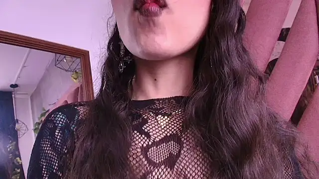 viollettaa  online show from November 20, 7:03 pm