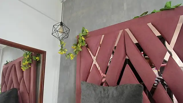 viollettaa  online show from April 7, 7:04 pm