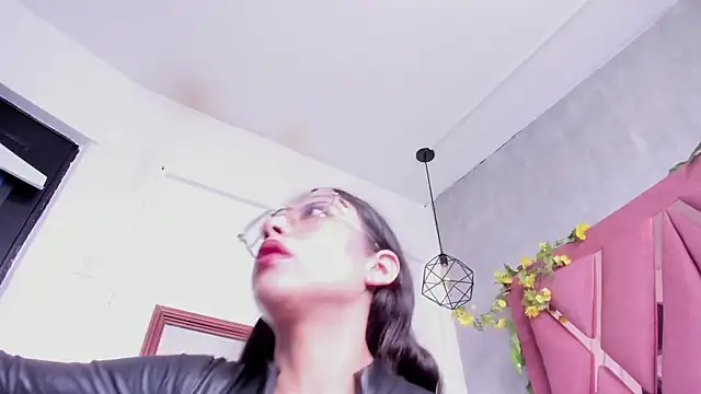 viollettaa  online show from January 10, 7:09 pm