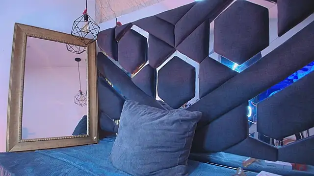 viollettaa  online show from December 2, 7:48 pm