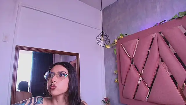 viollettaa  online show from September 16, 7:04 pm