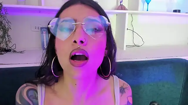 viollettaa  online show from March 8, 3:37 pm