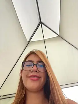 sara calderon online show from February 12, 1:33 pm