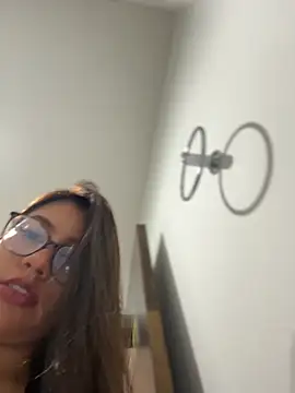 Snapshot of sara_calderon chatting on May 14, 11:29 am sara calderon online show from May 14, 11:29 am